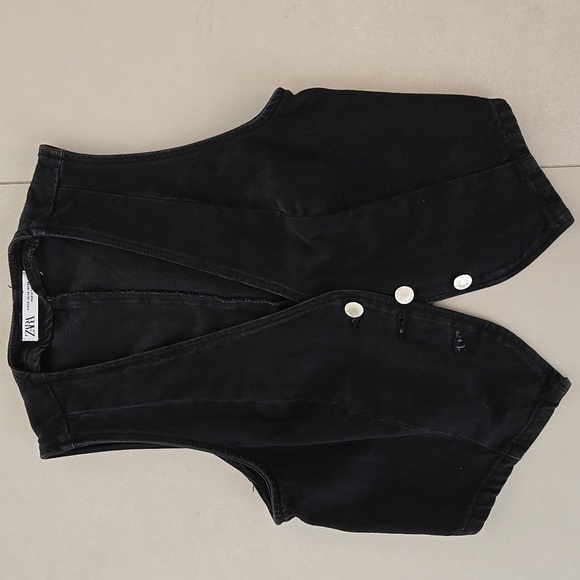 Zara Pants - Zara Elegant Black Set- Buttoned Vest And Elegant Shorts